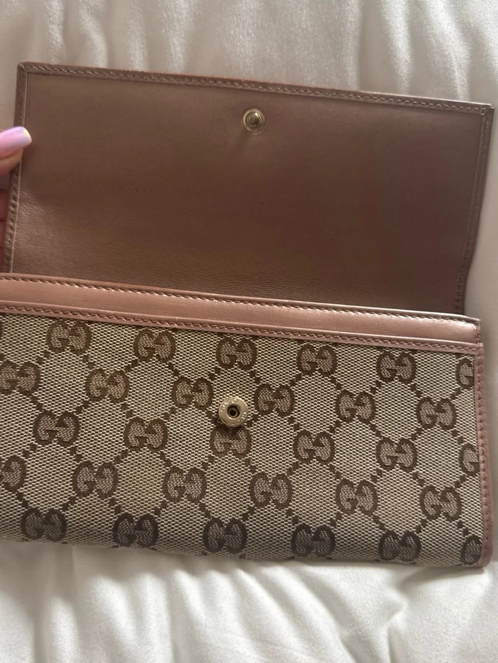 Gucci Beige Monogram Continental Wallet with Pink Trim and Heart Logo - Picture 6 of 9